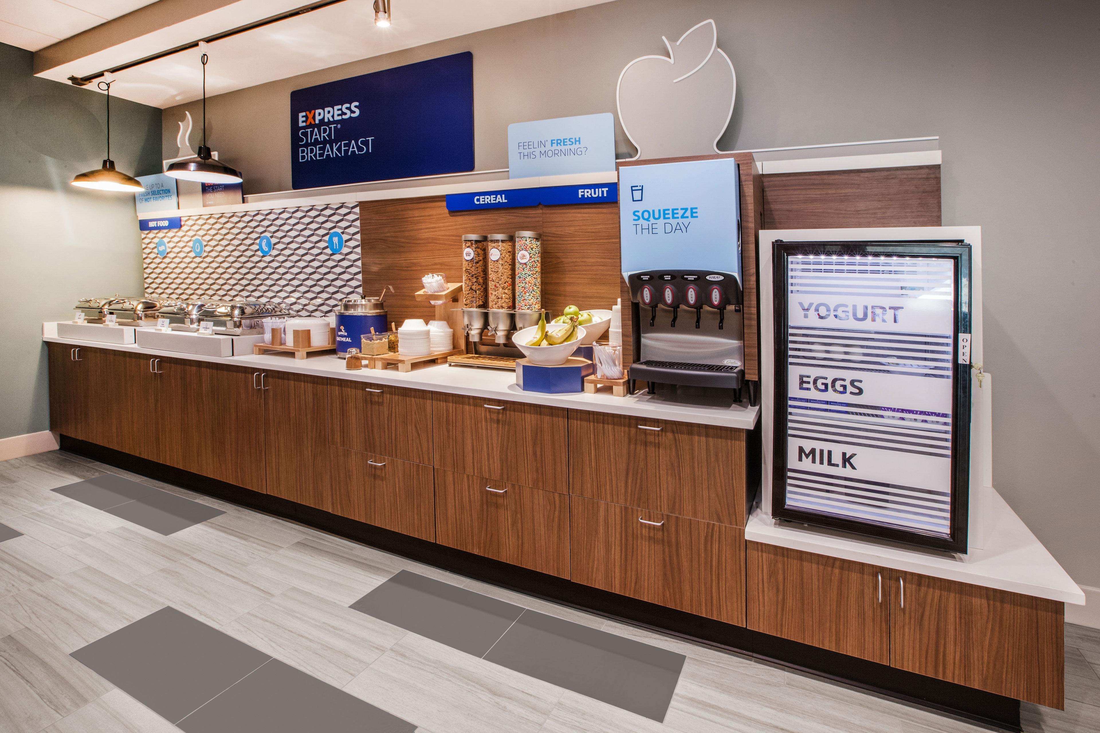 Holiday Inn Express Hotel & Suites Terre Haute By Ihg Bagian luar foto