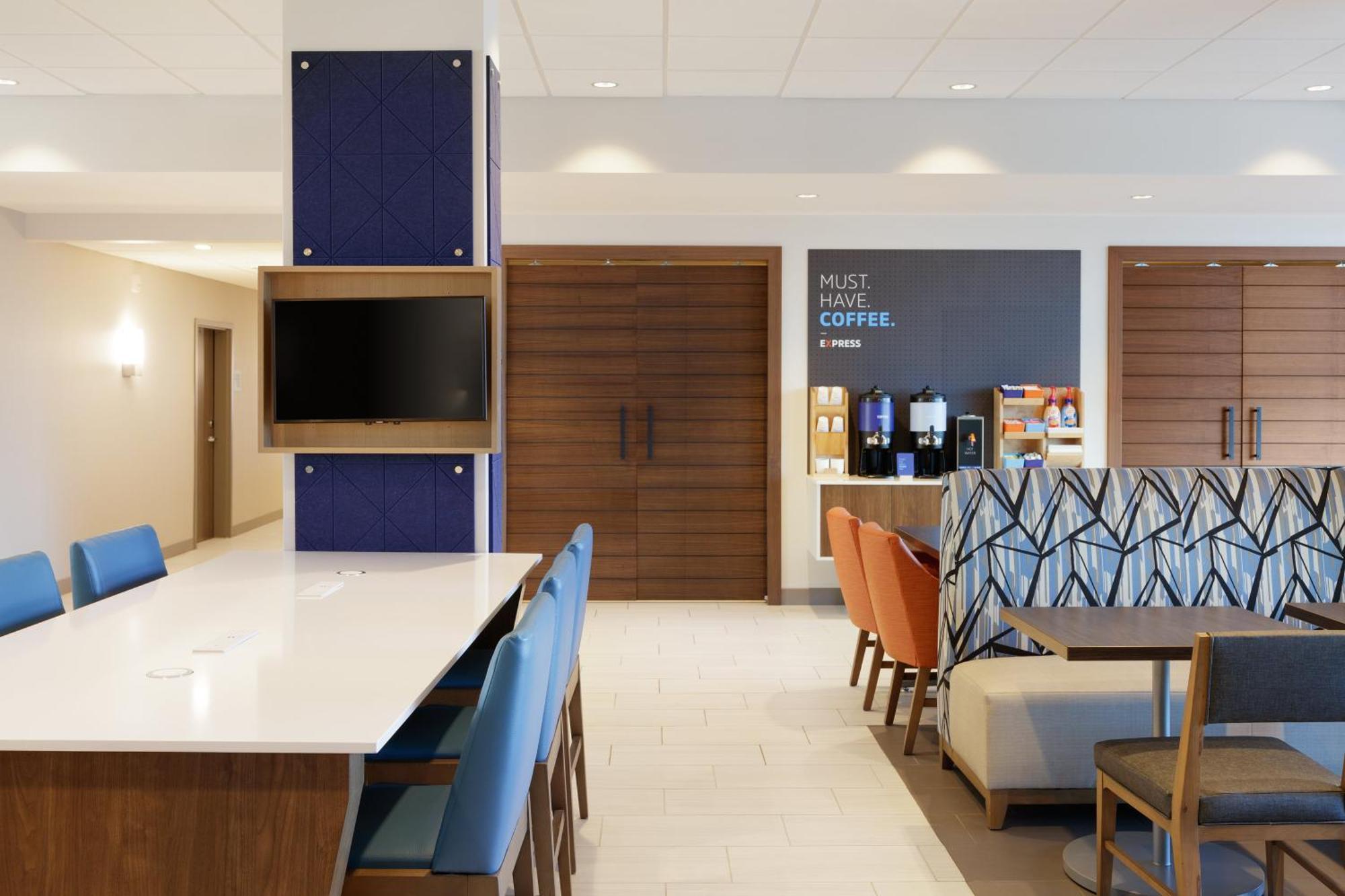 Holiday Inn Express Hotel & Suites Terre Haute By Ihg Bagian luar foto