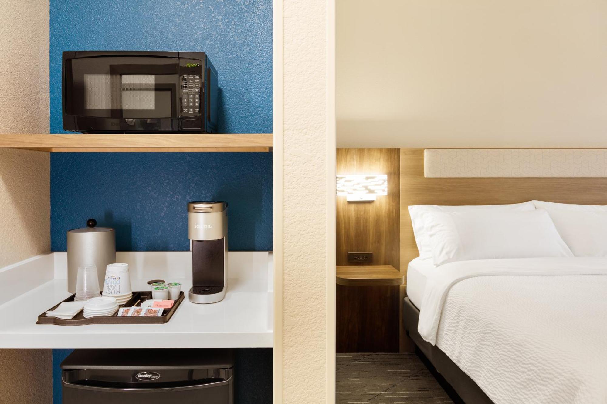Holiday Inn Express Hotel & Suites Terre Haute By Ihg Bagian luar foto