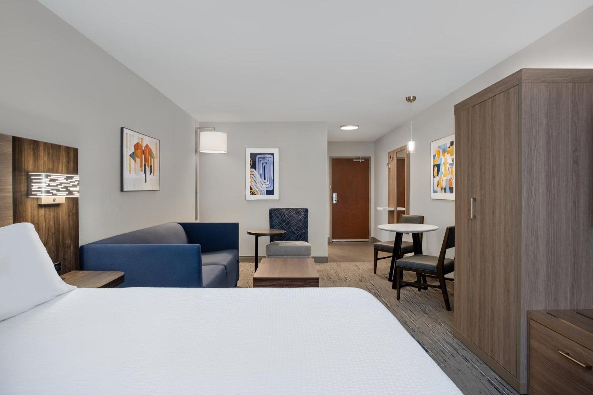 Holiday Inn Express Hotel & Suites Terre Haute By Ihg Bagian luar foto