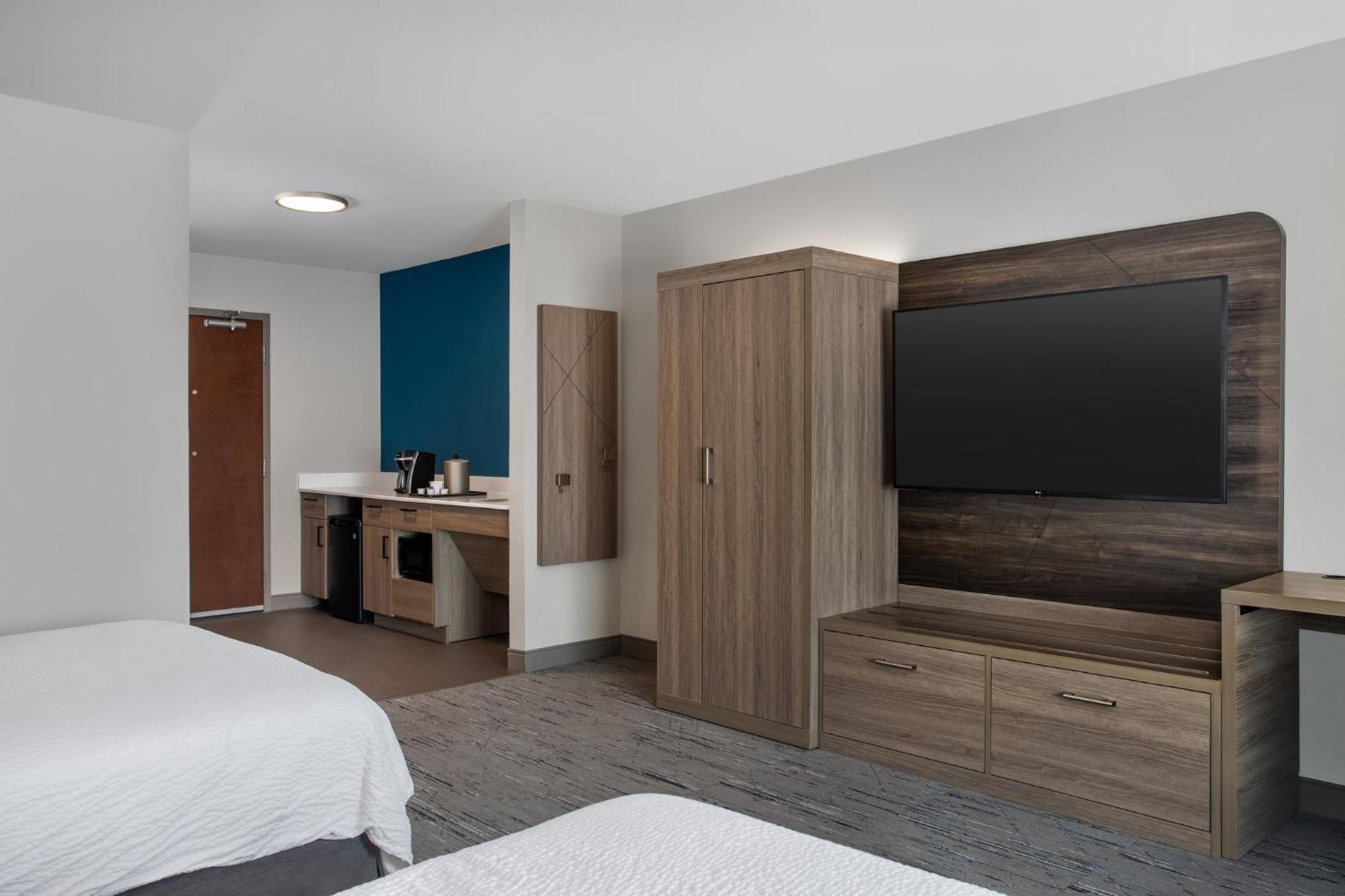 Holiday Inn Express Hotel & Suites Terre Haute By Ihg Bagian luar foto