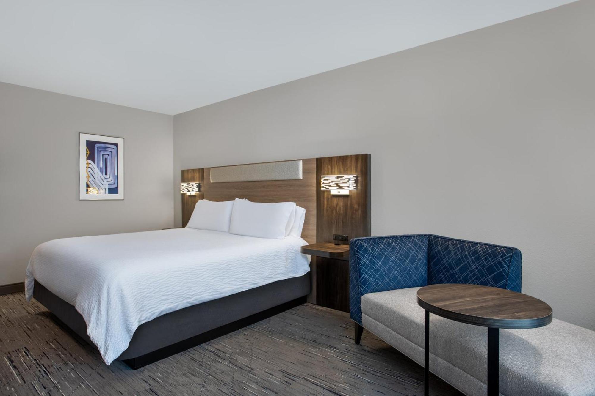 Holiday Inn Express Hotel & Suites Terre Haute By Ihg Bagian luar foto