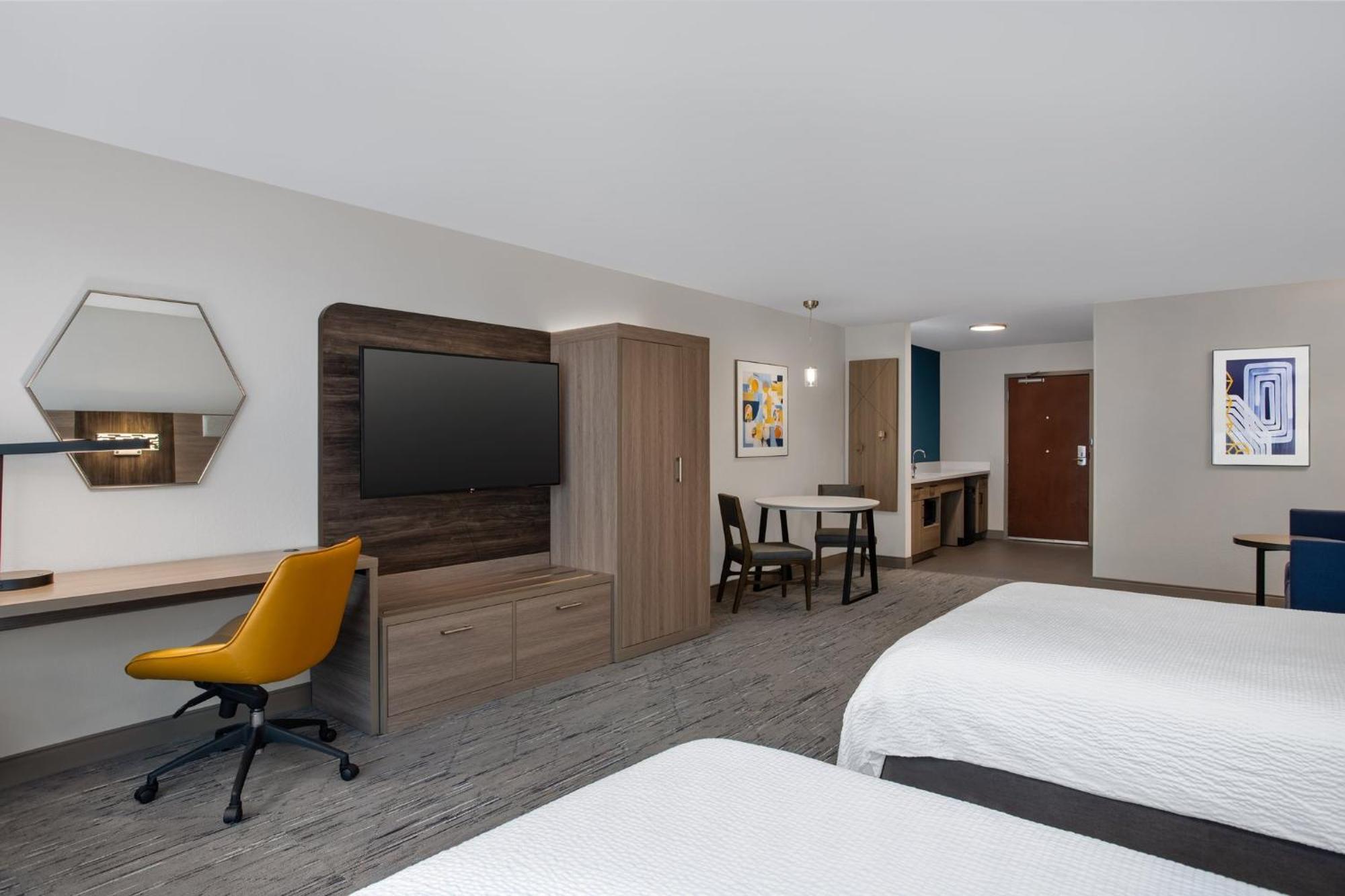 Holiday Inn Express Hotel & Suites Terre Haute By Ihg Bagian luar foto