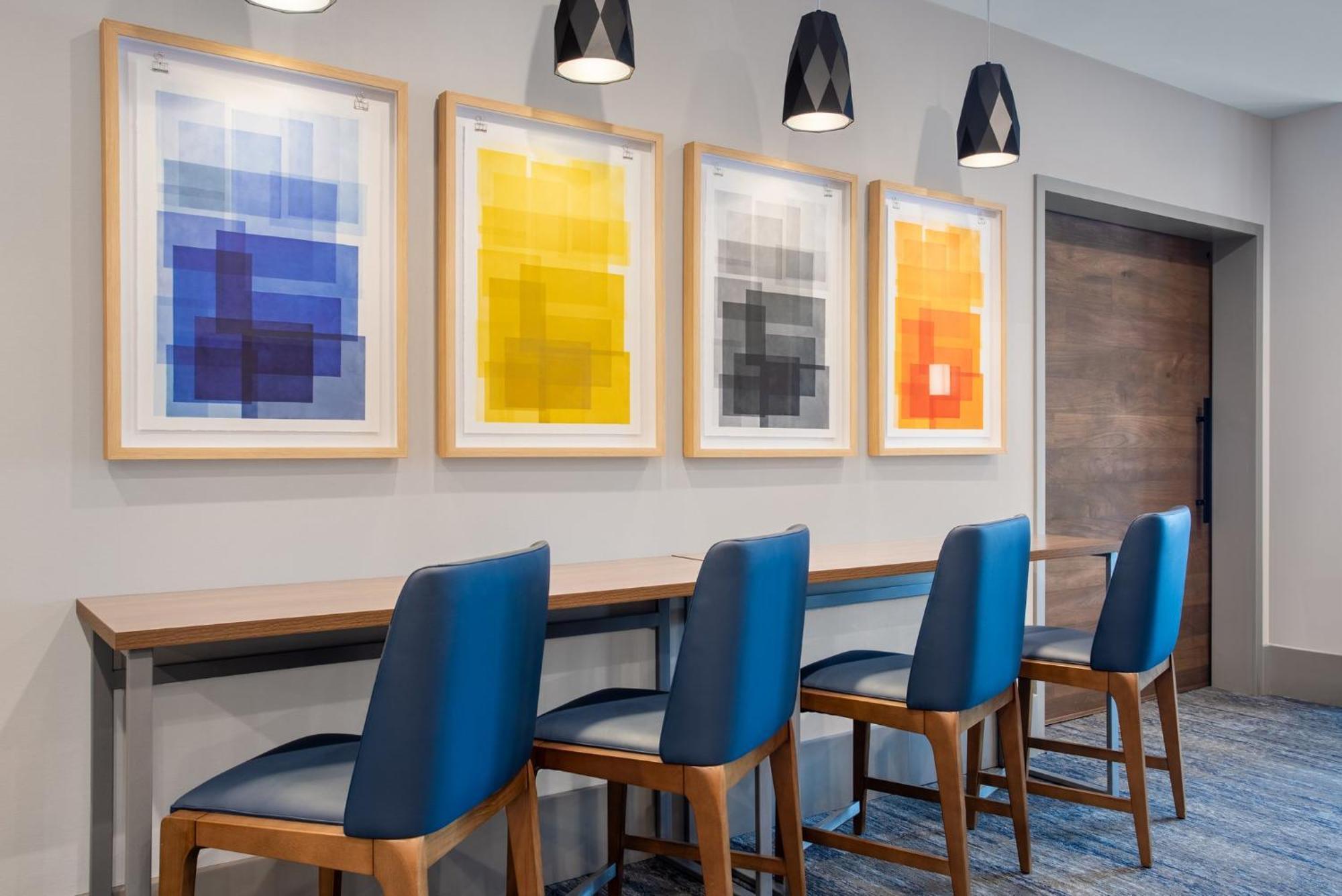 Holiday Inn Express Hotel & Suites Terre Haute By Ihg Bagian luar foto