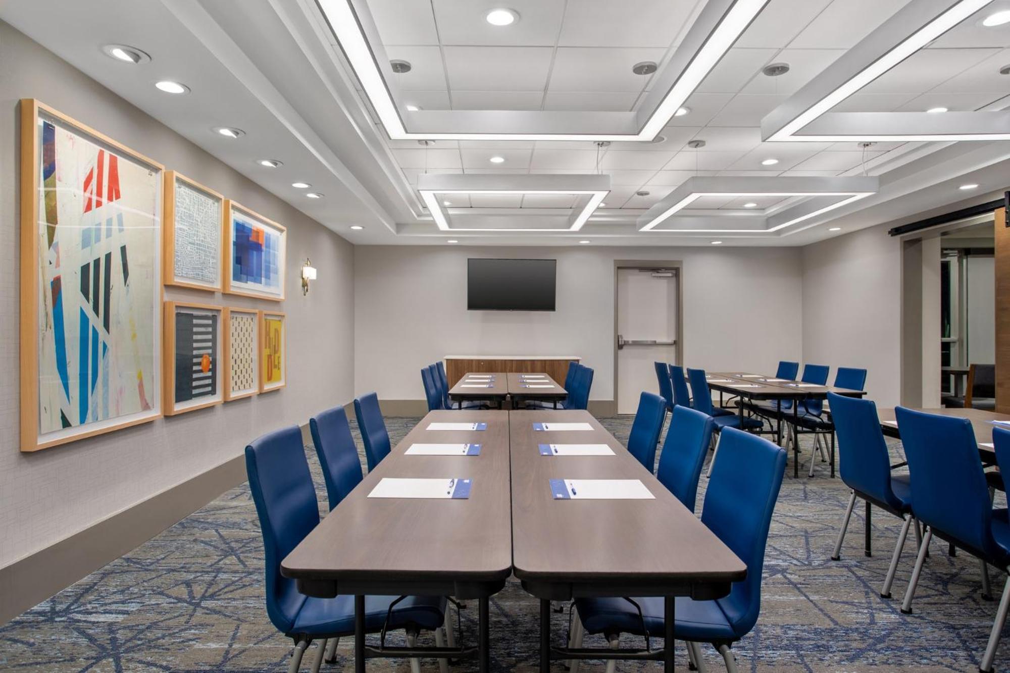 Holiday Inn Express Hotel & Suites Terre Haute By Ihg Bagian luar foto