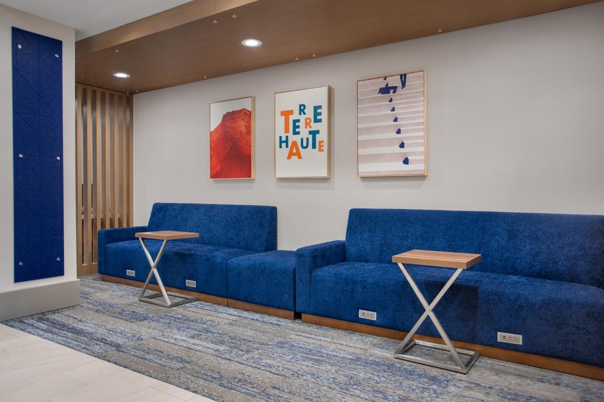 Holiday Inn Express Hotel & Suites Terre Haute By Ihg Bagian luar foto