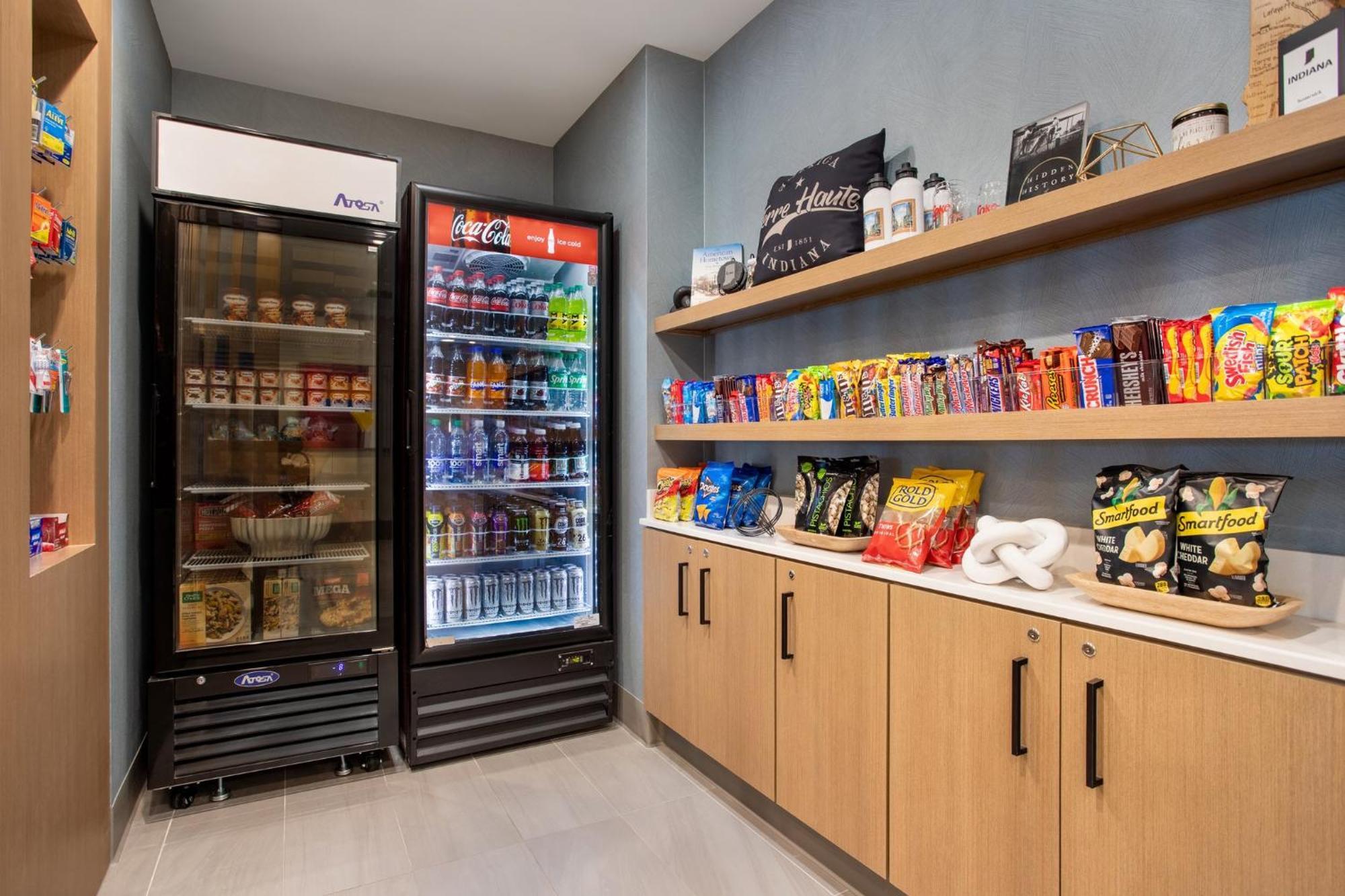 Holiday Inn Express Hotel & Suites Terre Haute By Ihg Bagian luar foto
