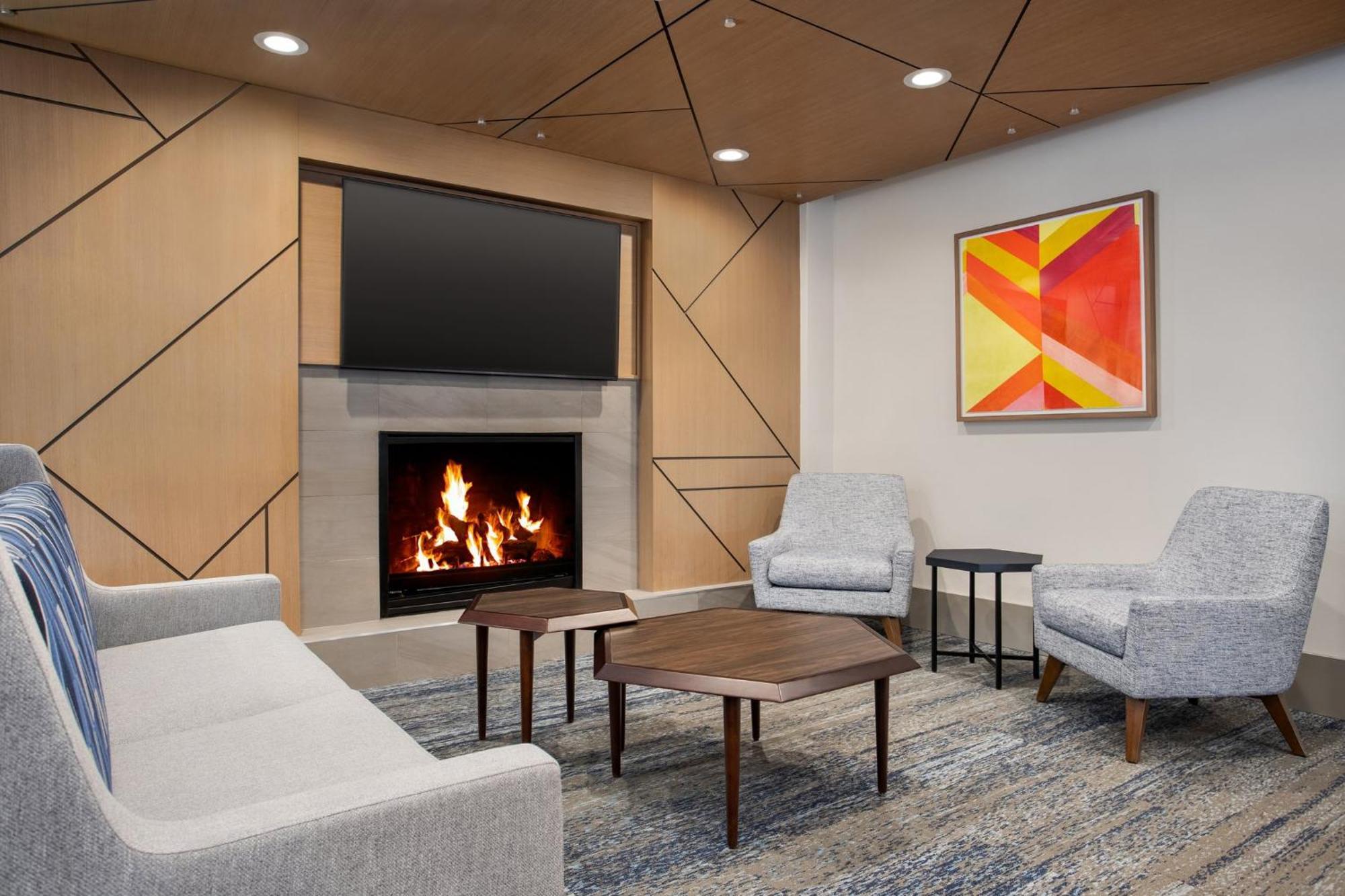 Holiday Inn Express Hotel & Suites Terre Haute By Ihg Bagian luar foto