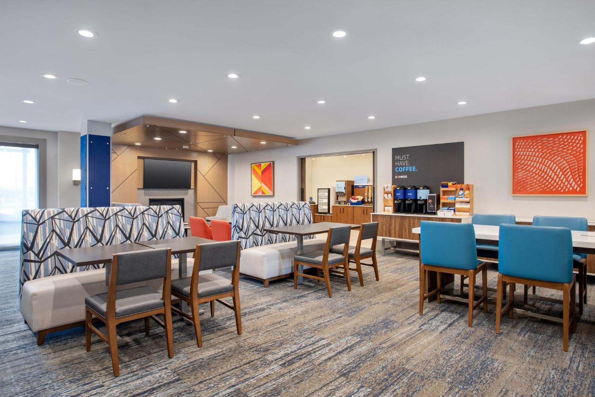 Holiday Inn Express Hotel & Suites Terre Haute By Ihg Bagian luar foto