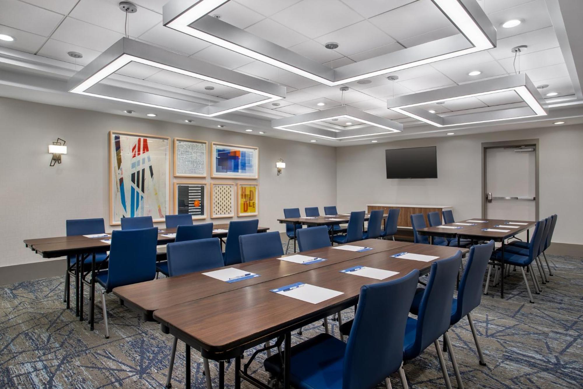 Holiday Inn Express Hotel & Suites Terre Haute By Ihg Bagian luar foto
