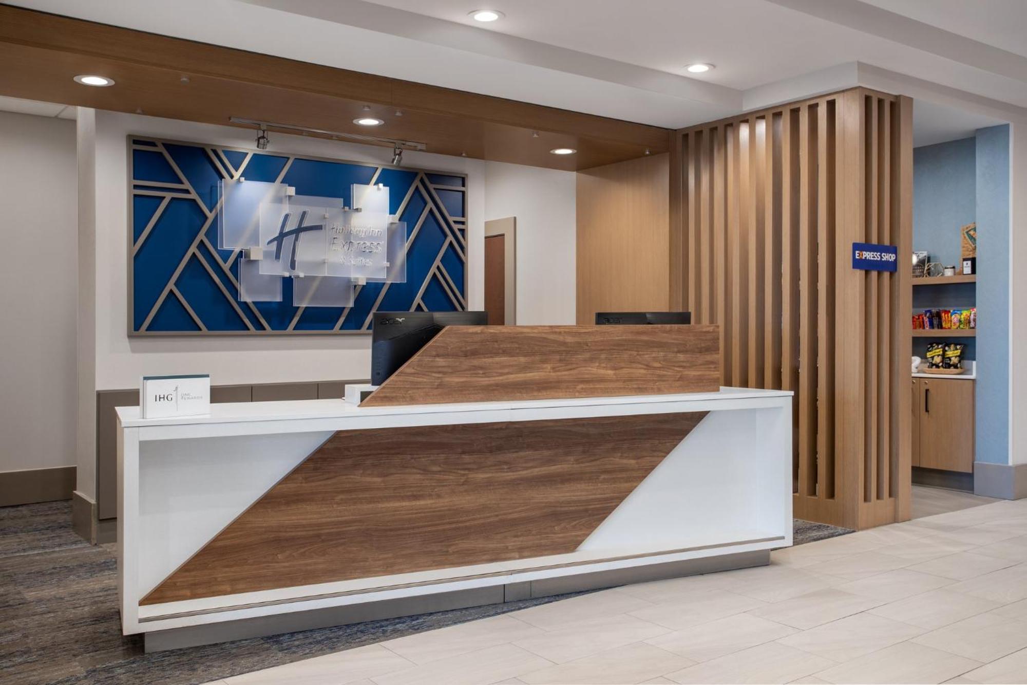 Holiday Inn Express Hotel & Suites Terre Haute By Ihg Bagian luar foto
