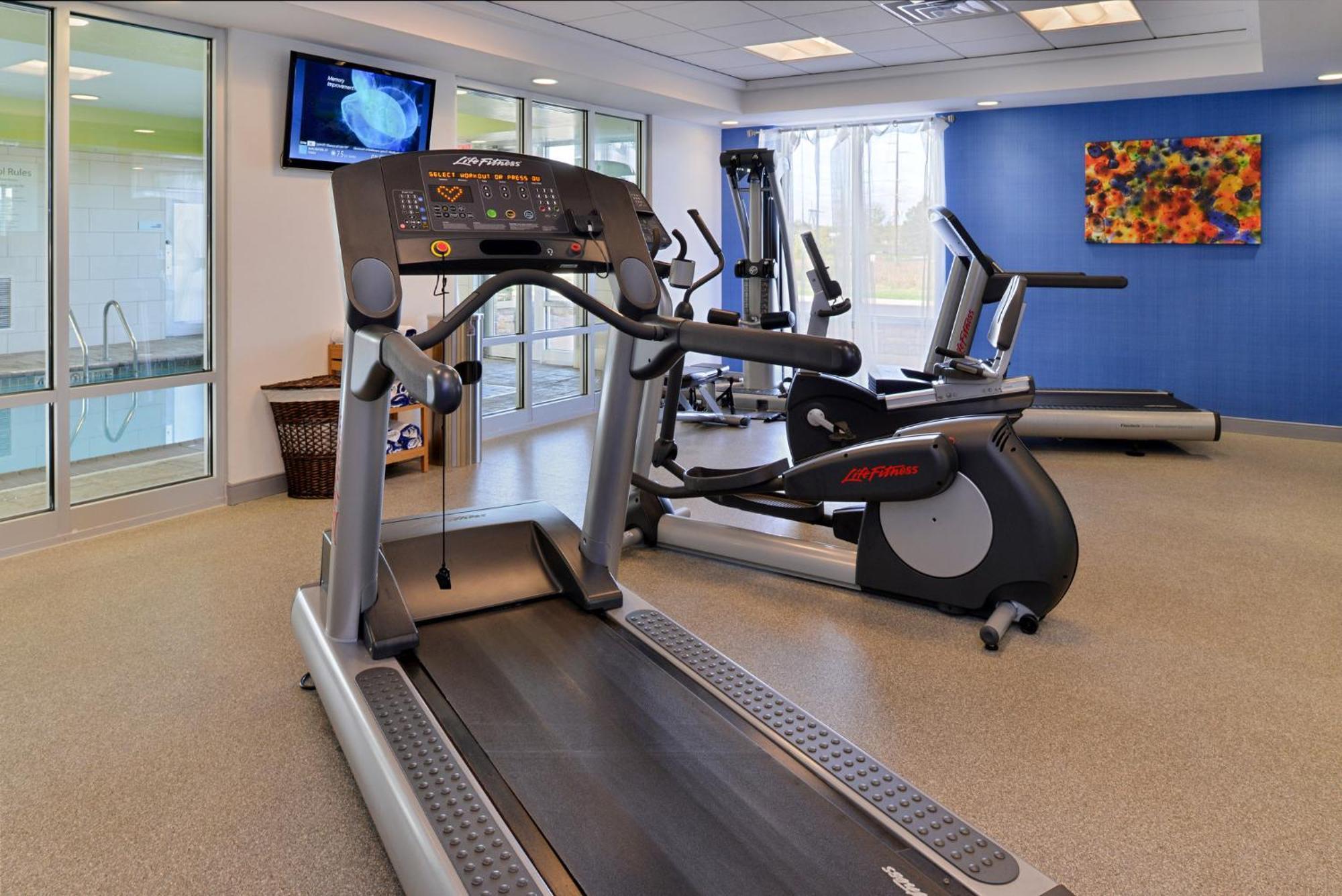 Holiday Inn Express Hotel & Suites Terre Haute By Ihg Bagian luar foto
