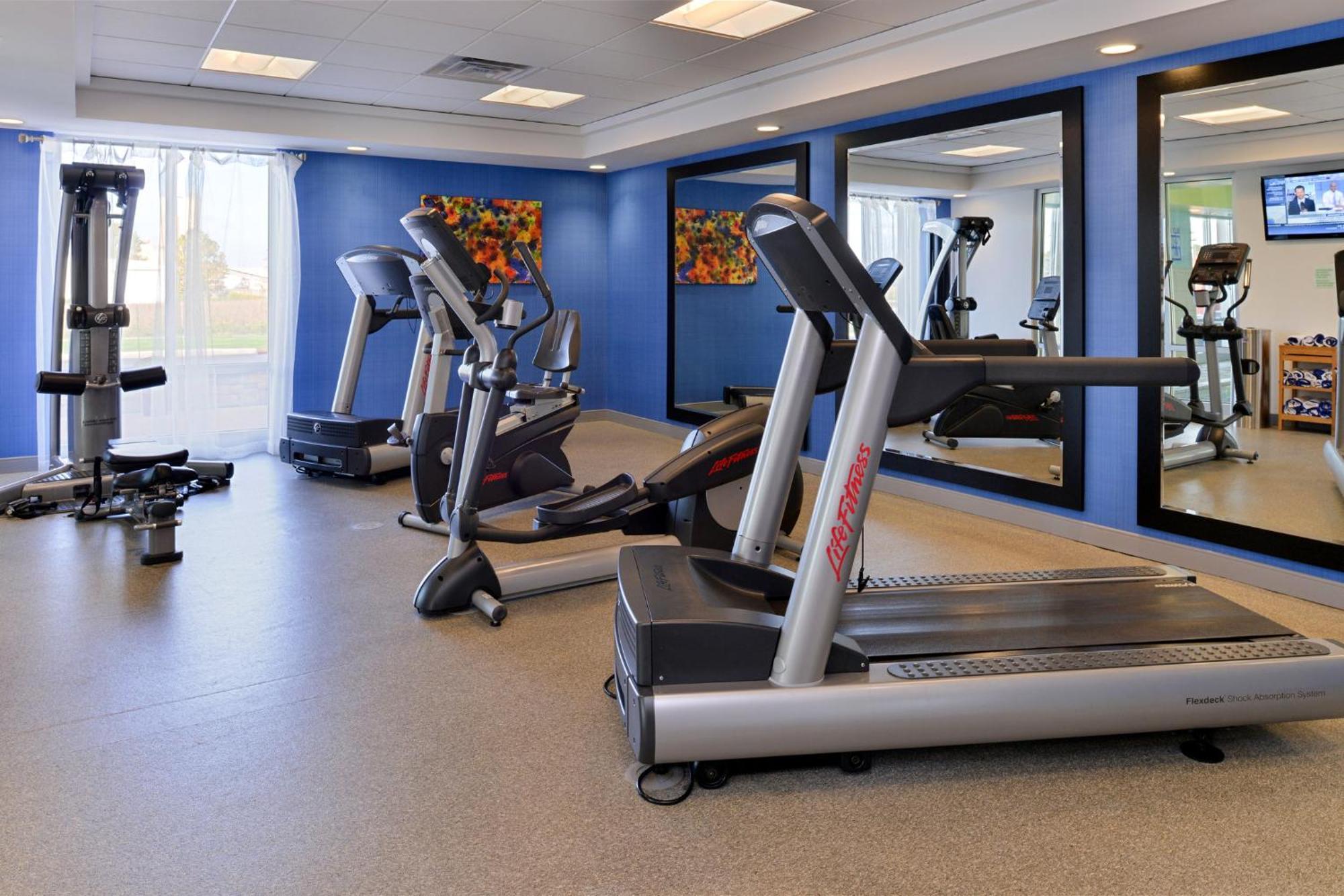 Holiday Inn Express Hotel & Suites Terre Haute By Ihg Bagian luar foto