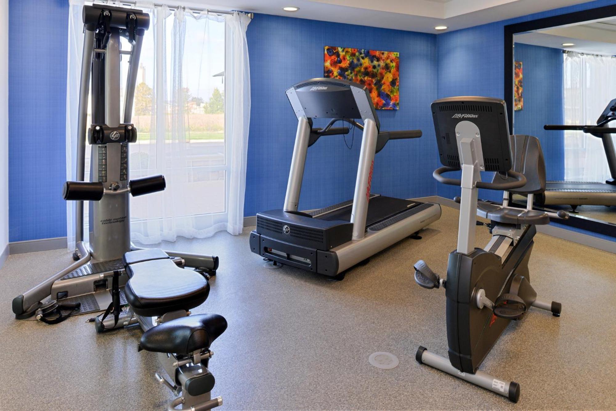 Holiday Inn Express Hotel & Suites Terre Haute By Ihg Bagian luar foto
